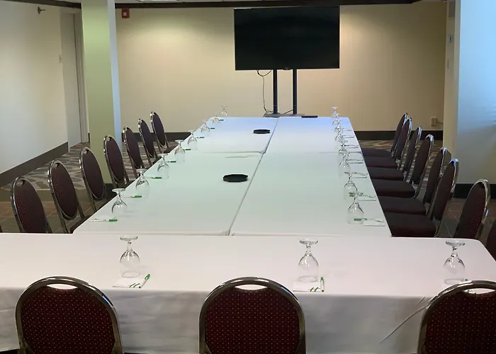 Clarion Hotel & Suites Conference Center Memphis Airport