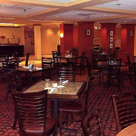 Clarion & Conference Center Airport 3*